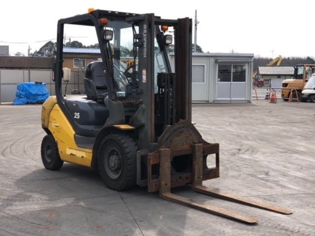 xe nang dau komatsu 2.5FD25T-17 xe nang dau komatsu 2.5FD25T-17