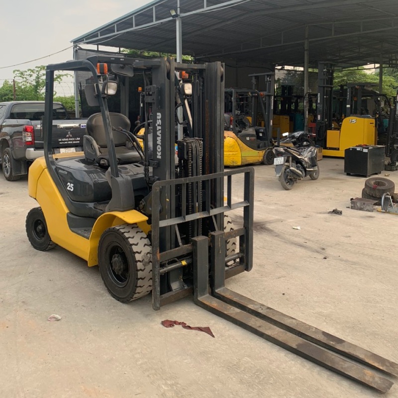 Xe nâng dầu diesel Komatsu Nhật 2.5 tấn FD25HT-16