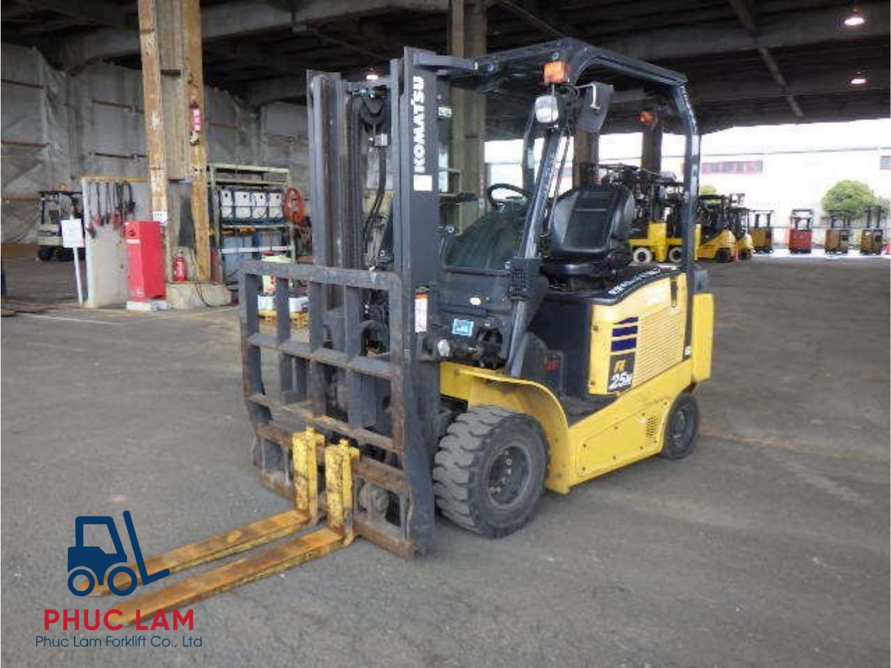 xe-nang-dien-komatsu-2.5-tan