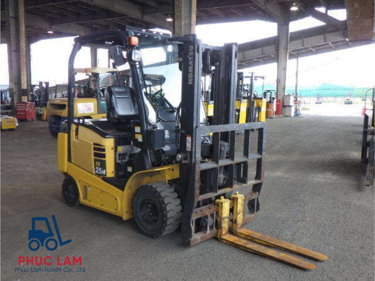 xe-nang-dien-komatsu-2.5-tan