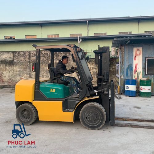 xe nâng Komatsu xe-nang-dau-3.3-tan