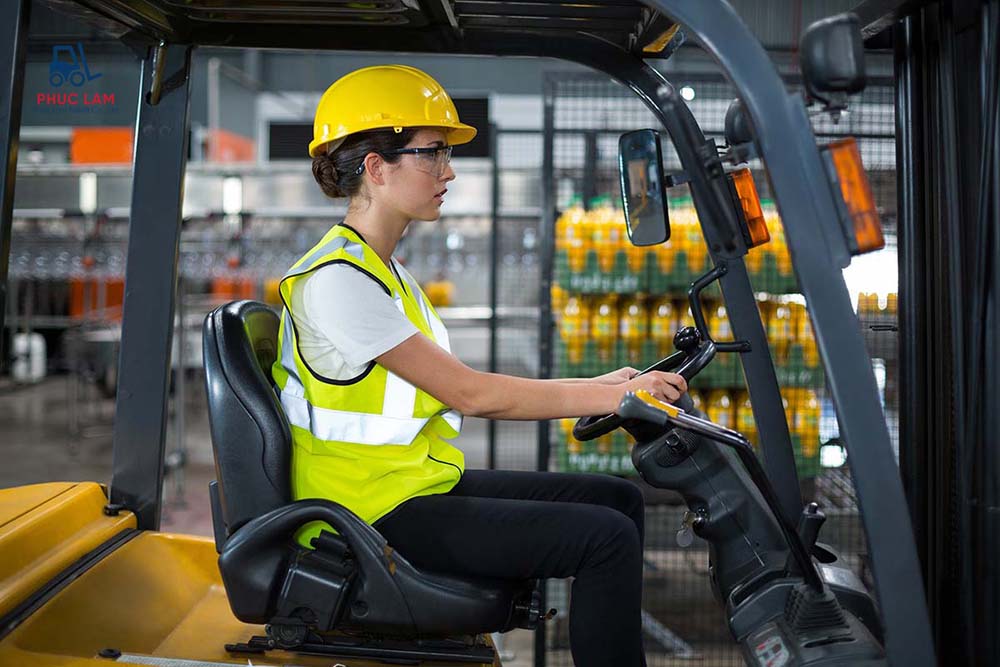 Hướng Dẫn Các Bước Lái Xe Nâng Hàng 2.5 Tấn An Toàn, Hiệu Quả