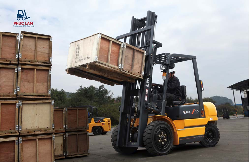 Kinh nghiệm mua xe nâng hàng cũ - Lái thử và kiểm tra tải của xe nâng Kinh nghiệm mua xe nâng hàng cũ - Lái thử và kiểm tra tải của xe nâng