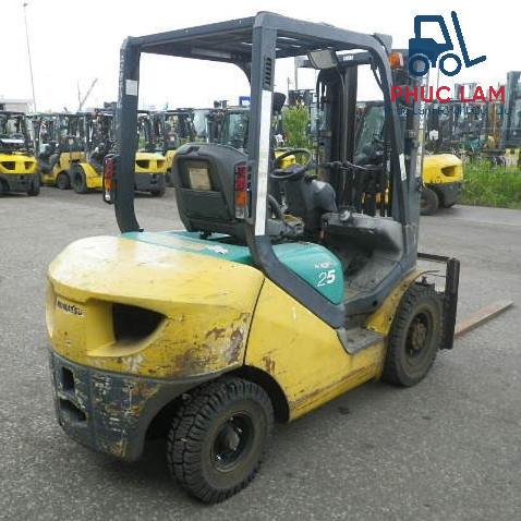 Xe nâng dầu Komatsu 2.5 tấn model FD25T-16 cũ