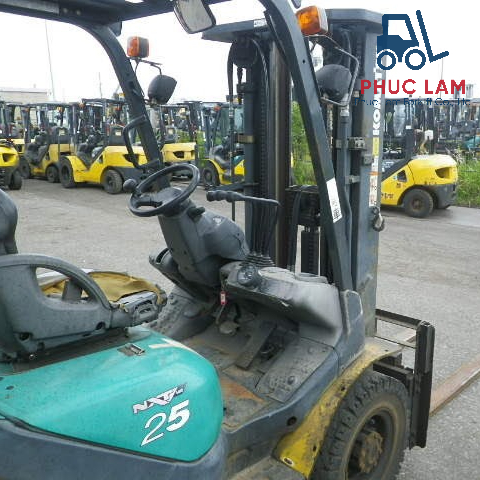 Xe nâng dầu Komatsu 2.5 tấn model FD25T-16 cũ