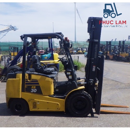 Xe nâng dầu Komatsu 2.5 tấn model FD25T-16 cũ