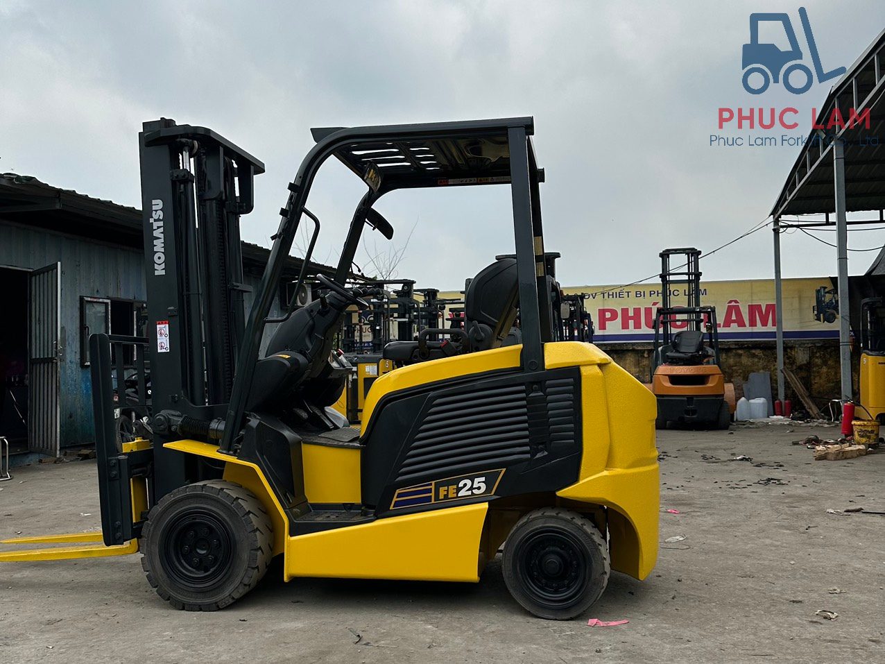 Xe nâng điện Komatsu 2.5 tấn model FE25-2 cũ