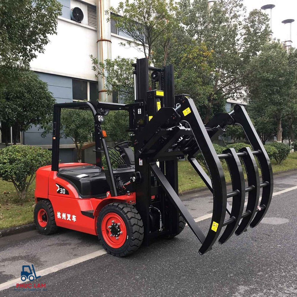 Xe nâng gắp gỗ