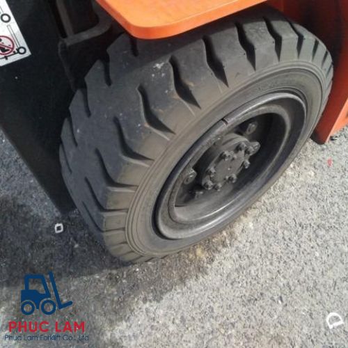 xe nang dien 3 tan toyota