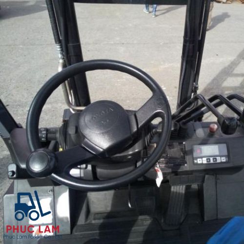 xe nang dien 3 tan toyota