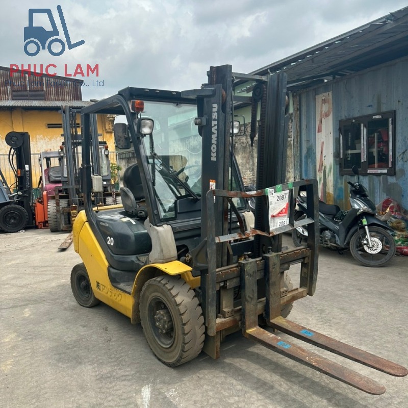 Xe nâng dầu Komatsu 2.0 tấn model FD20T-17