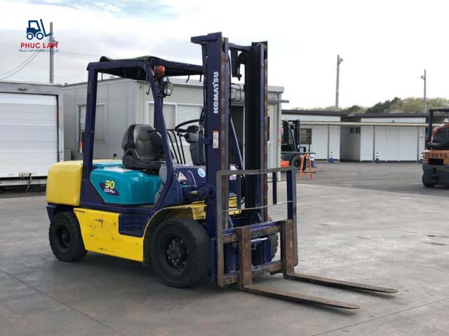 Kiểm tra kỹ bề ngoài của xe