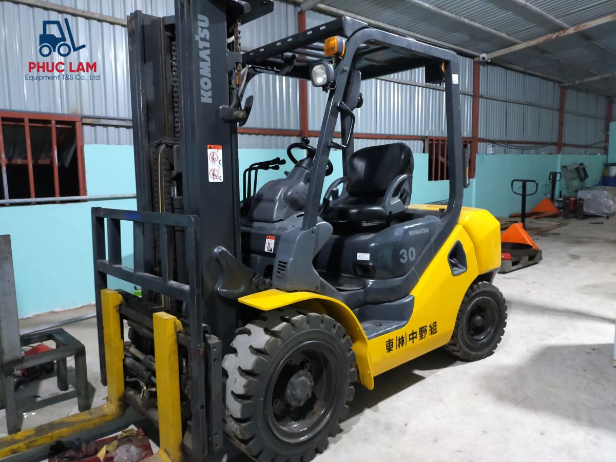 Xe nâng Komatsu 3 tấn chui công