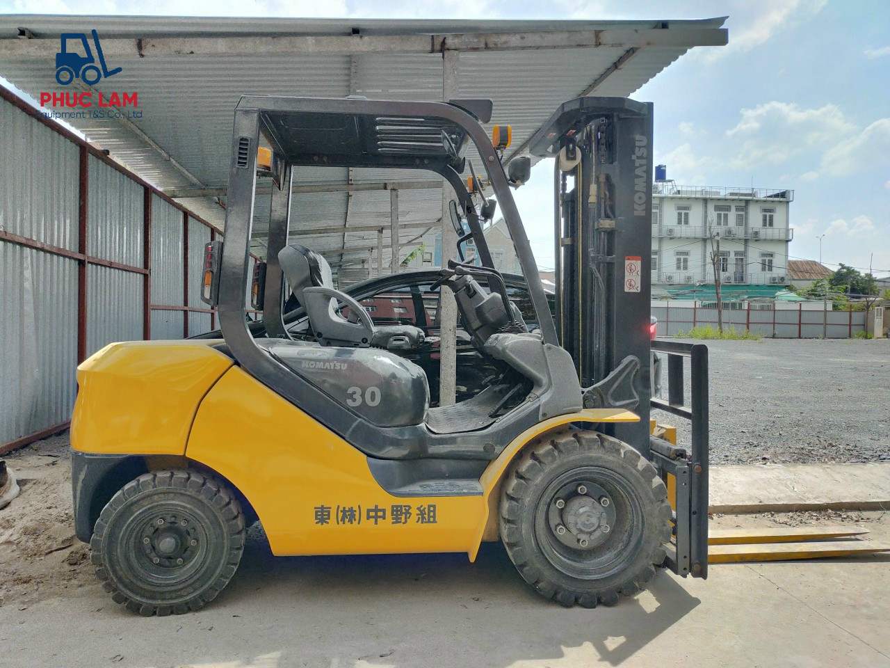 Xe nâng Komatsu chui công