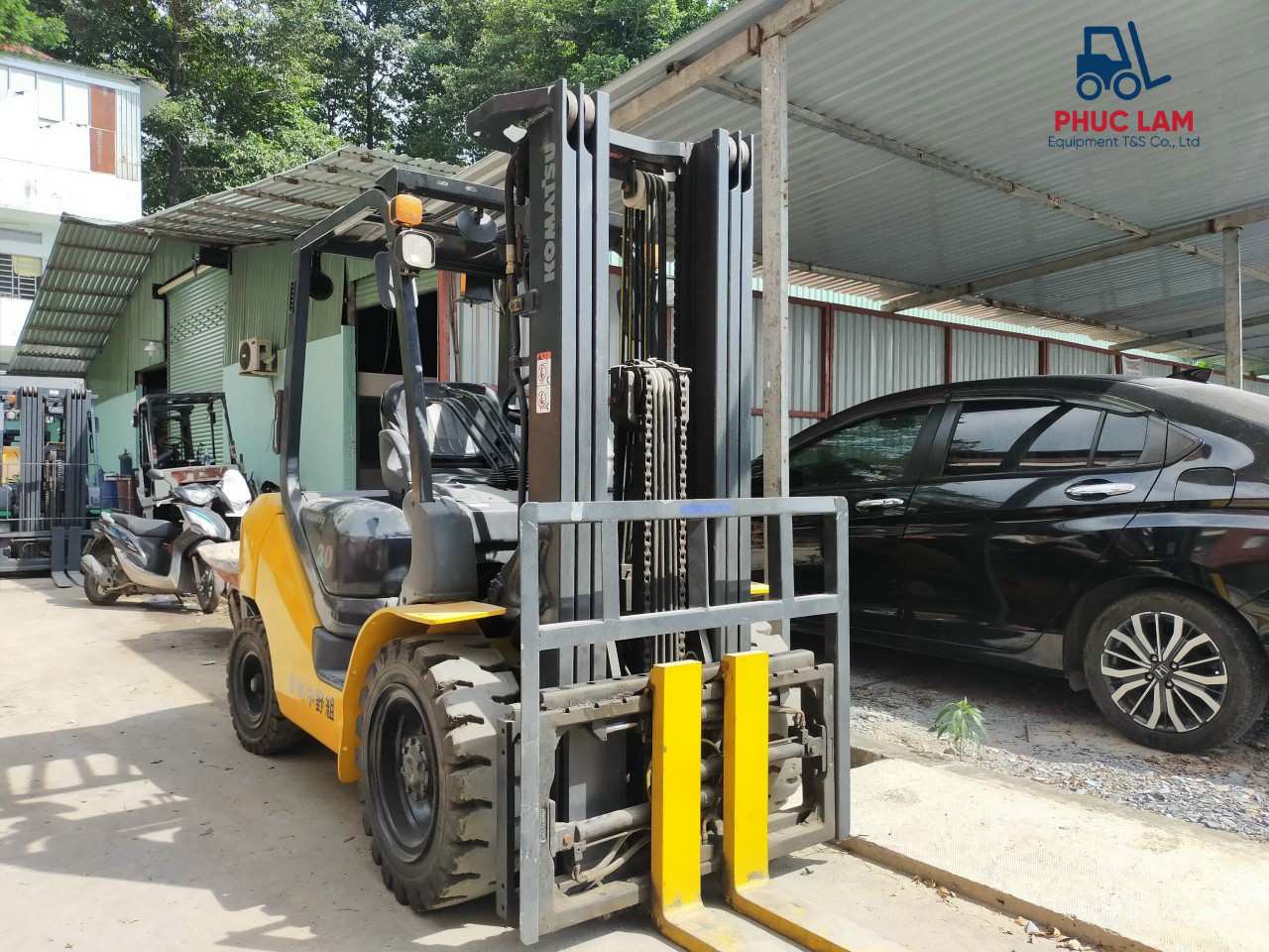 Xe nâng Komatsu chui công