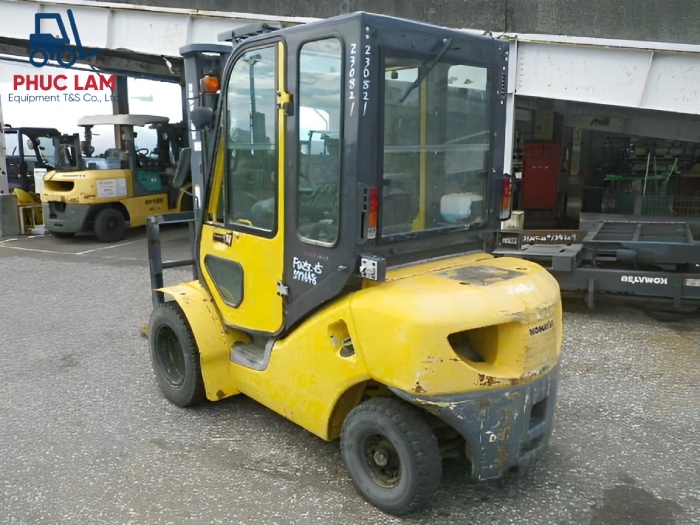 Xe nâng dầu Komatsu 2.5 tấn model FD25C-15 cũ