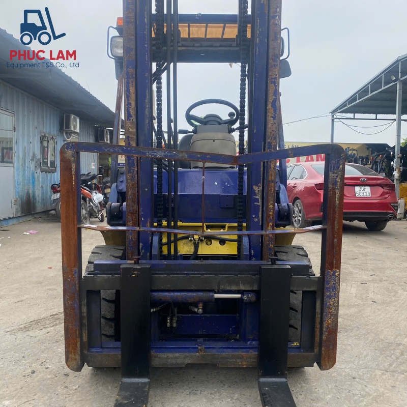 Xe nâng dầu ngồi lái Komatsu 2.5 tấn model FD25T-12 cũ
