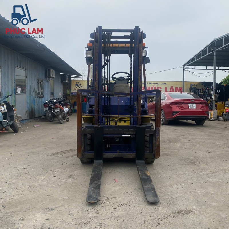 Xe nâng dầu ngồi lái Komatsu 2.5 tấn model FD25T-12 cũ