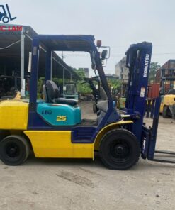 Xe nâng dầu ngồi lái Komatsu 2.5 tấn model FD25T-12 cũ