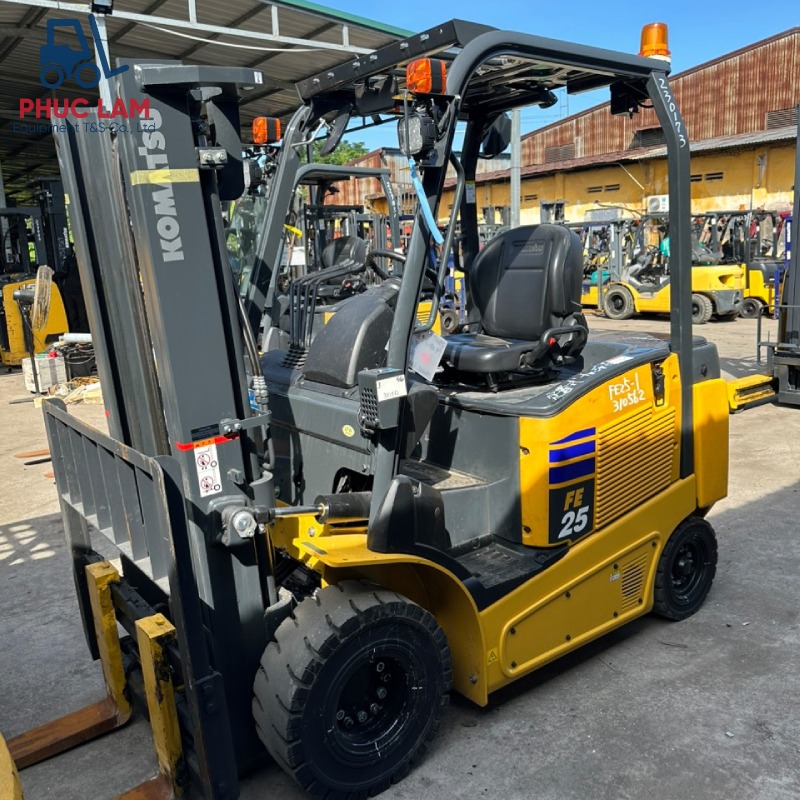 Xe nâng điện Komatsu 2.5 tấn model FE25H-1 tại cũ Phúc Lâm
