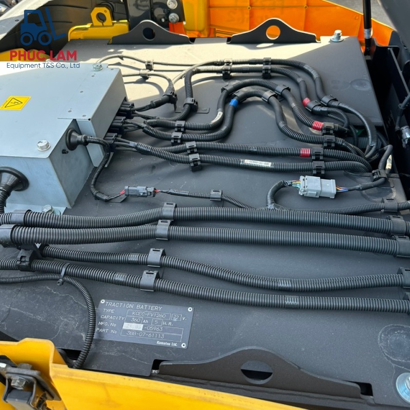 Xe nâng điện Komatsu 2.5 tấn model FE25H-1 tại cũ Phúc Lâm