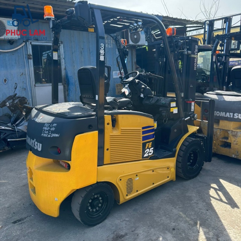 Xe nâng điện Komatsu 2.5 tấn model FE25H-1 tại cũ Phúc Lâm