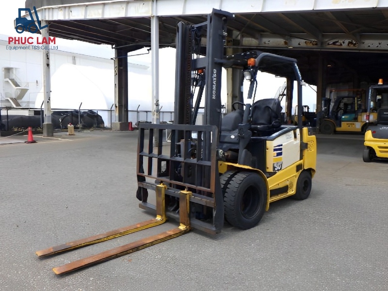Xe nâng điện Komatsu 3.0 tấn model FE30-1 cũ
