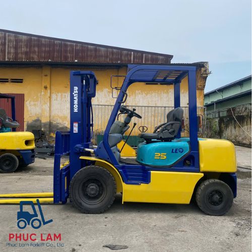 xe-nang-dau-komatsu-2.5-tan-fd25c