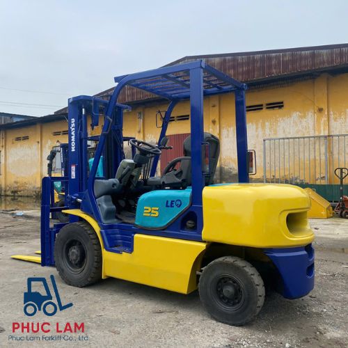 xe-nang-dau-komatsu-2.5-tan-fd25c
