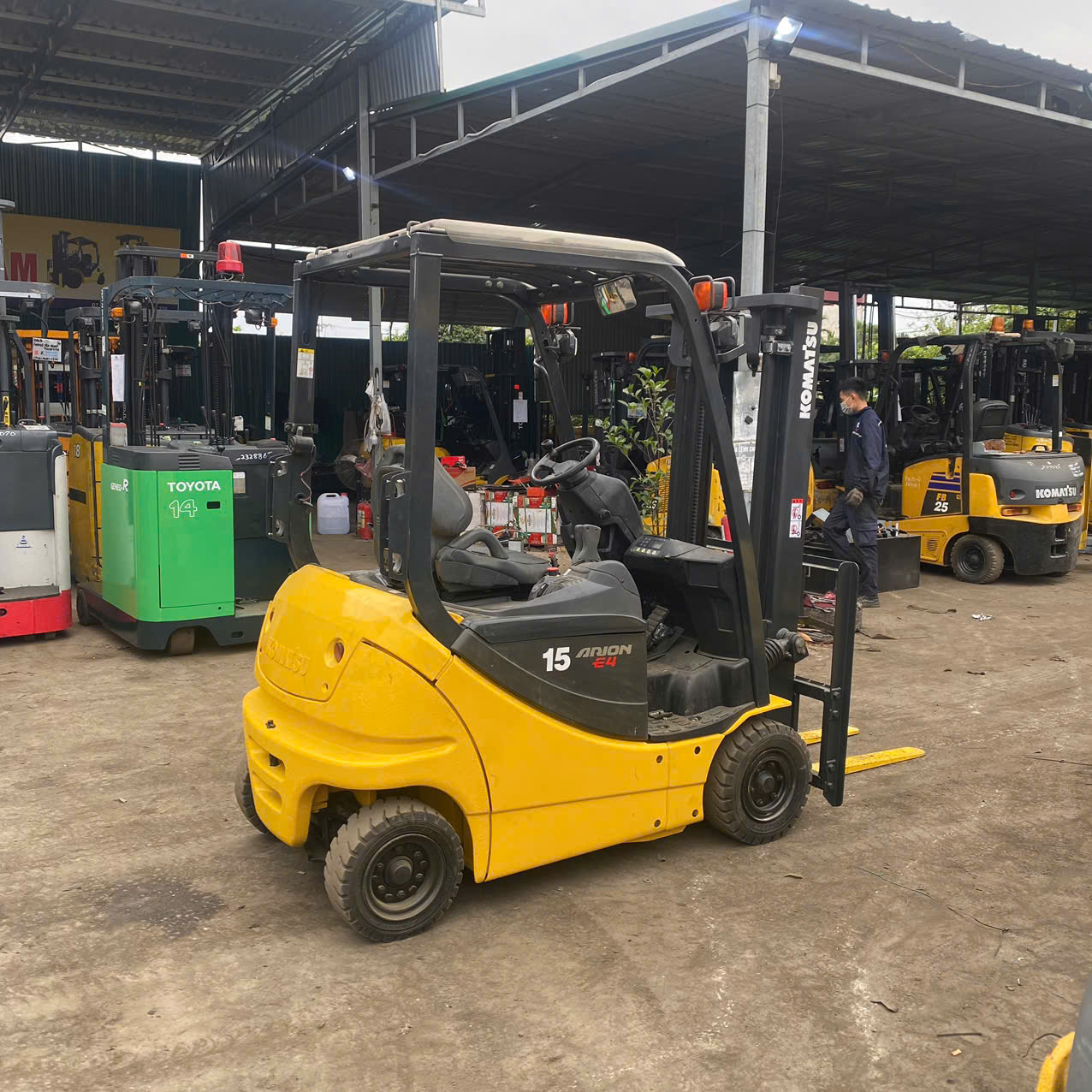 Xe nâng điện Komatsu 1.5 tấn ngồi lái đã qua sử dụng FB15F-12