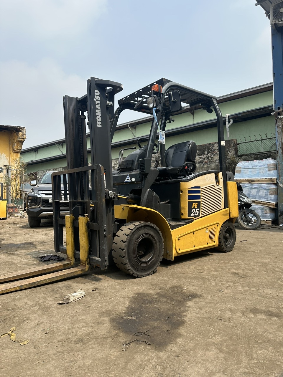 Xe Nâng Điện Komatsu FE25-1 2.5 tấn mới 90%