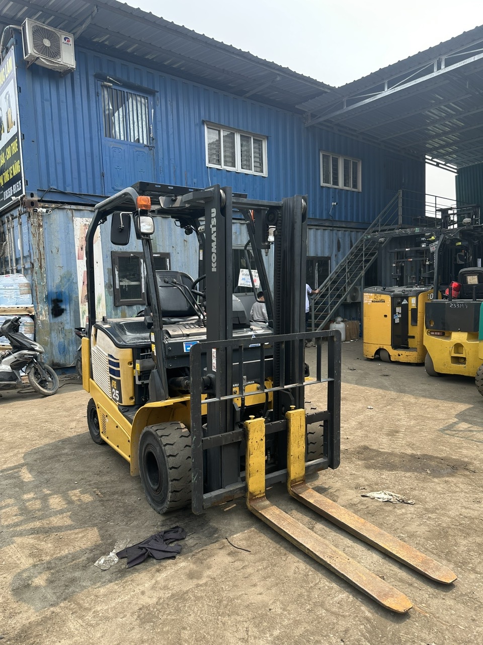Xe Nâng Điện Komatsu FE25-1 2.5 tấn mới 90% - Ảnh 4