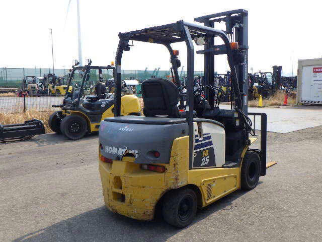 xe nâng komatsu 2,5 tấn