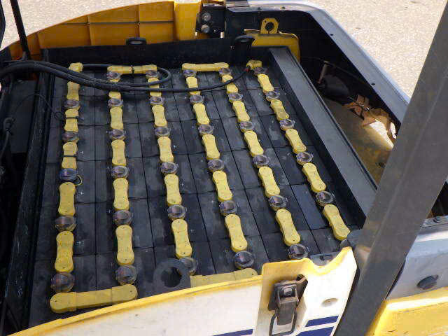 Xe nâng điện Komatsu 2.5 tấn ngồi lái mới 90% - Ảnh 4