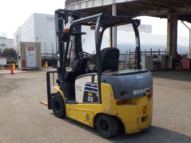 Xe nâng điện Komatsu 2.5 tấn ngồi lái mới 90% - Ảnh 7