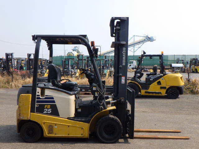 Xe nâng điện Komatsu 2.5 tấn ngồi lái mới 90% - Ảnh 10