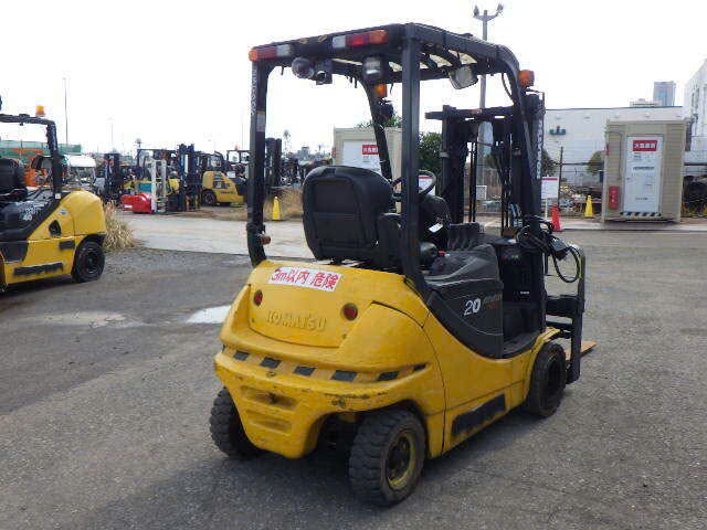 Xe nâng Komatsu 2.0 tấn chạy điện