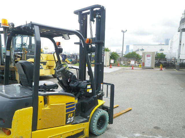 Xe Nâng Điện Komatsu FE25-1