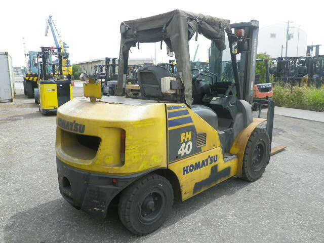 xe nâng dầu Komatsu 4 tấn