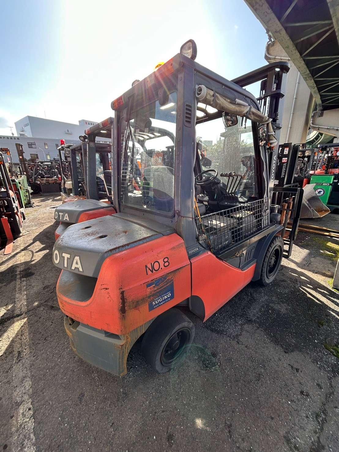 Xe nâng dầu Toyota 3.0 tấn - model 8FD30