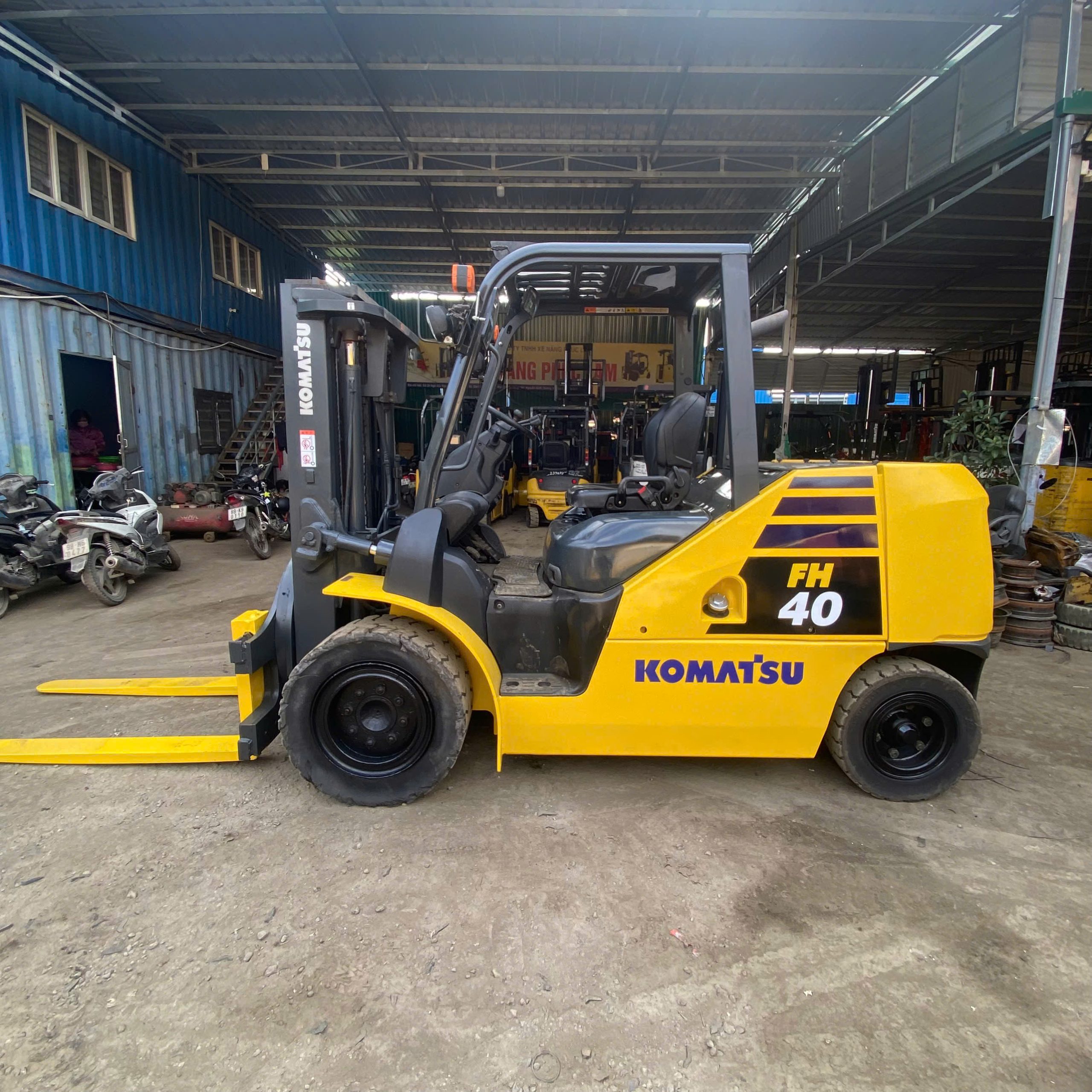 Xe nâng dầu Komatsu 4 tấn model: FH40-2