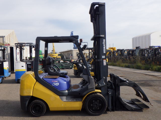 Xe nâng dầu Komatsu 3 tấn FD30NT-16 - Ảnh 4