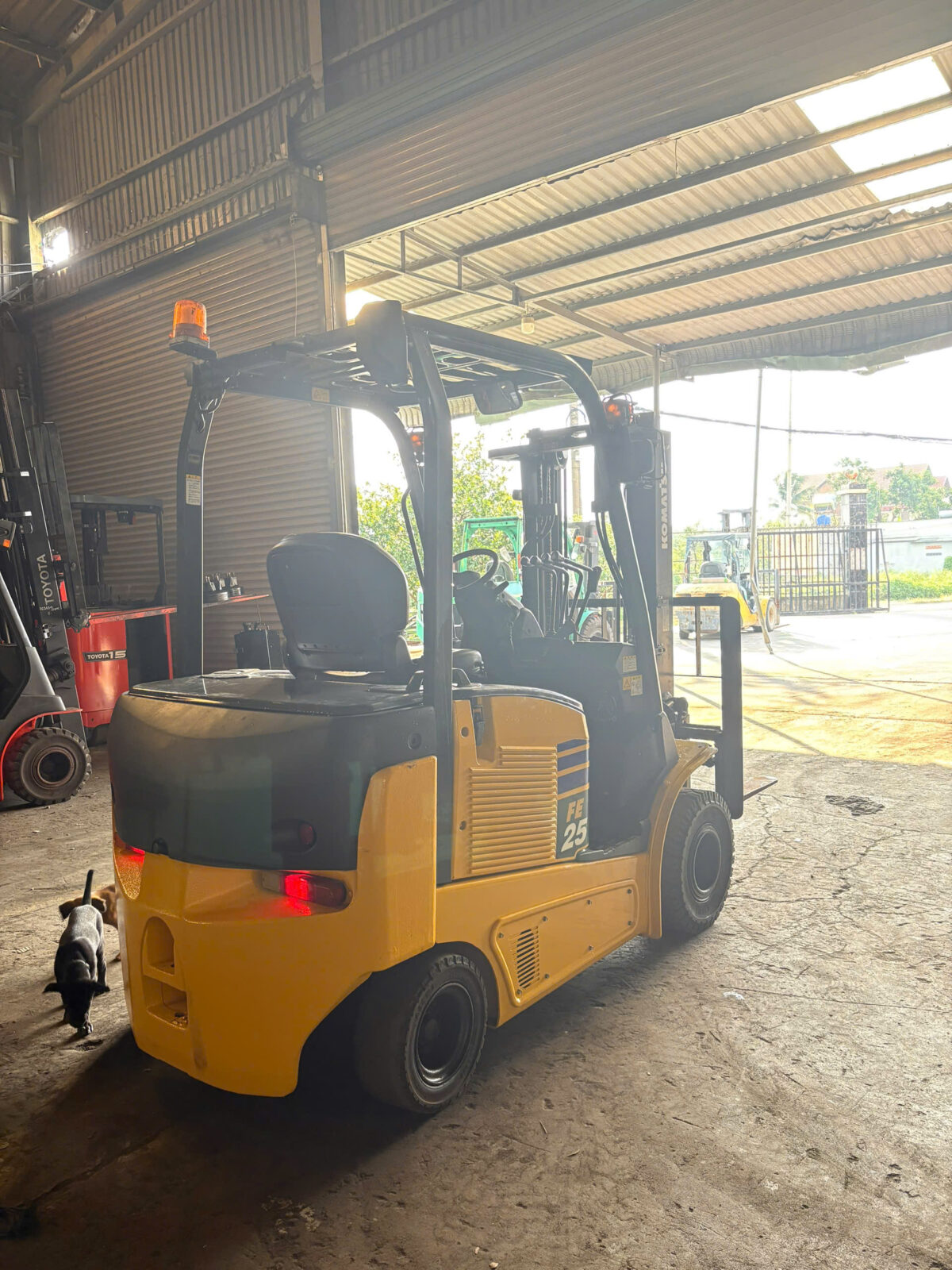 Xe nâng điện Komatsu 2.5 tấn FE25-1 310542, sản xuất năm 2021 - Ảnh 4
