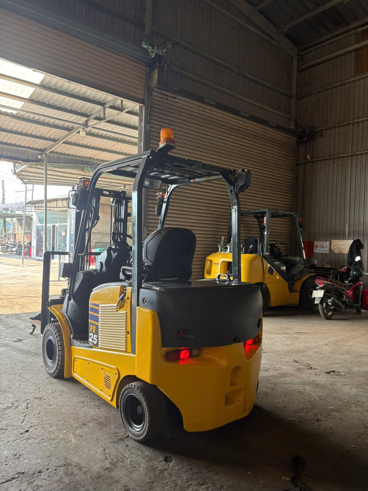 Xe nâng điện Komatsu 2.5 tấn FE25-1 310542, sản xuất năm 2021 - Ảnh 2