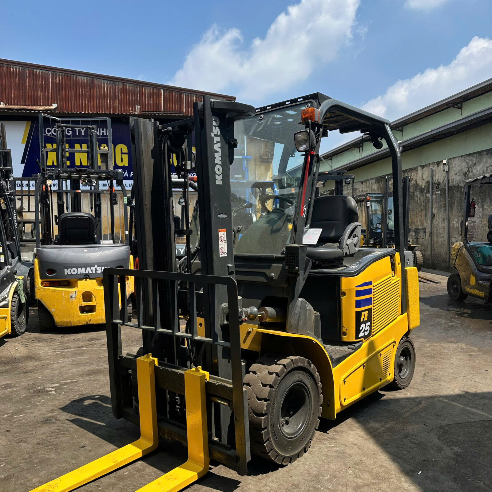 Xe nâng điện Komatsu 2.5 tấn FE25H-1 (310376) - Ảnh 2