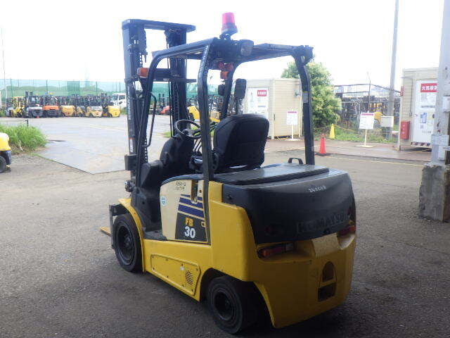 xenang-xe-nang-dien-komatsu-3-tan-fb30-12-4.jpg
