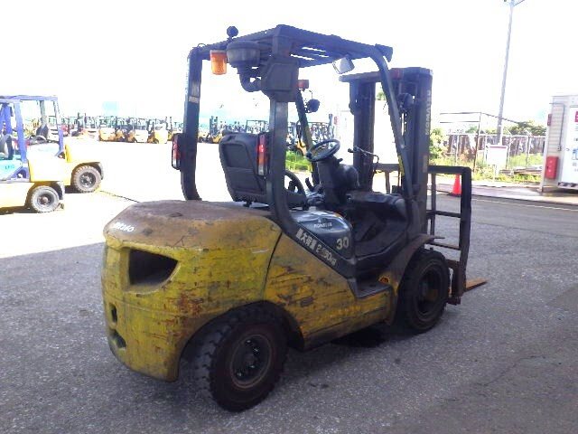 Xe nâng dầu Komatsu 3.0 tấn, FD30T-17 Seri 323866, sản xuất năm 2013 - Ảnh 3
