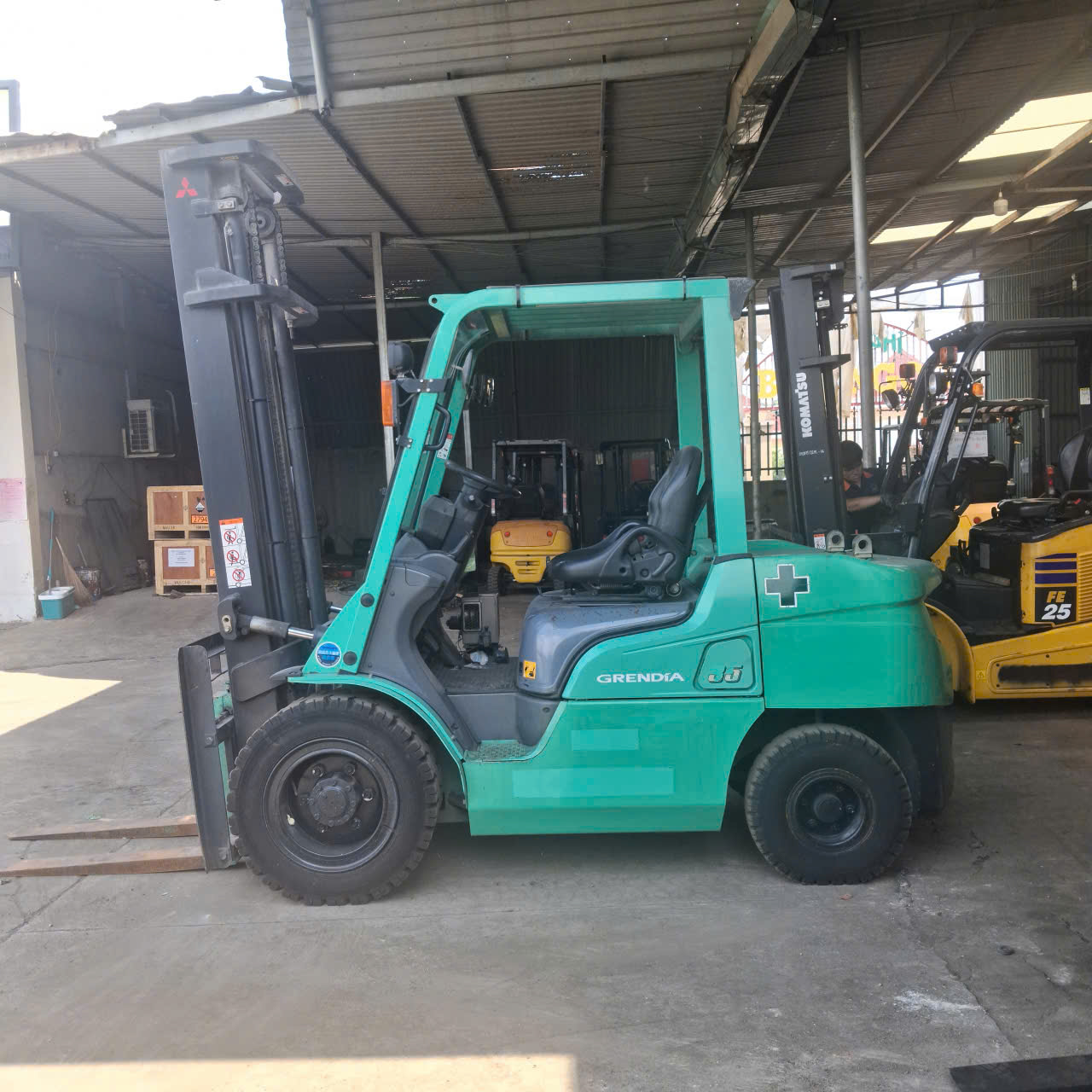 Xe nâng dầu Mitsubishi 3.5 tấn, FD35AT Seri F14E-80347, sản xuất năm 2010 - Ảnh 5